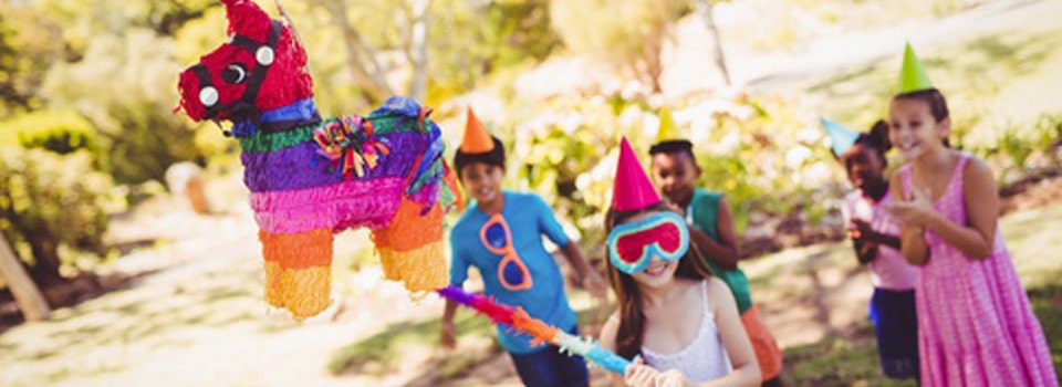 Anniversaire pinata et guirlandes enfants