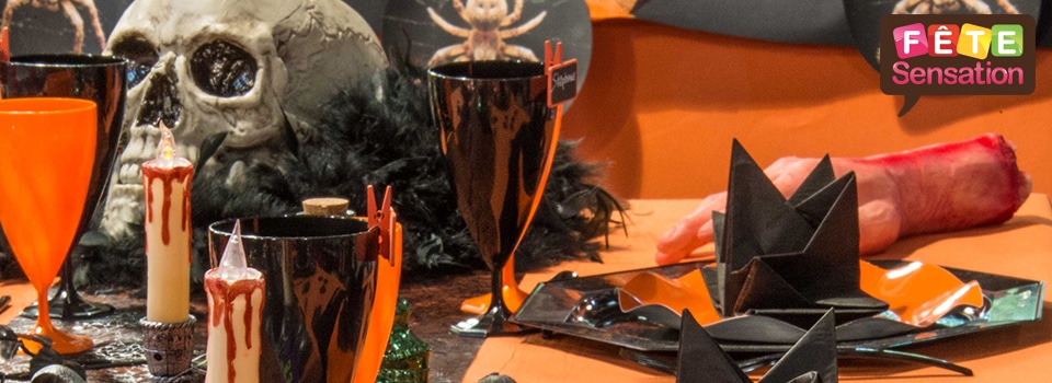 Table et déco Halloween / Vaisselle, nappe, squelettes