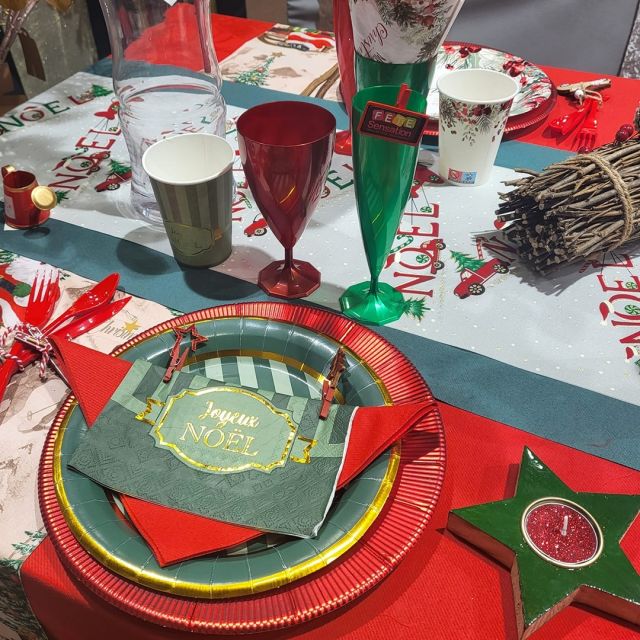 🎅🏻 Du rouge, du vert... 🎄
Cette année on mise sur la table traditionnelle de Noël. 🎅🏻✨
#decorationnoel #christmas #tabledenoel