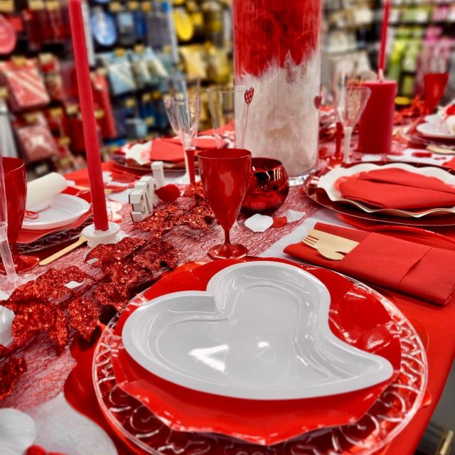 🌹Du rouge, des petits coeurs, des pétales de rose... ❤️
La fête des amoureux se prépare. 🌹
Avez vous un Valentin ou une Valentine ? 🤍❤️
#Valentinesday #StValentin #SaintValentin
